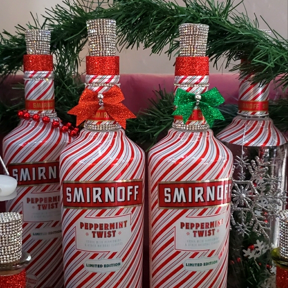 🎄Christmas Fancy Liquor Bottle Lights ~ Peppermint Vodka w/ sparkles & bows - Picture 3 of 10